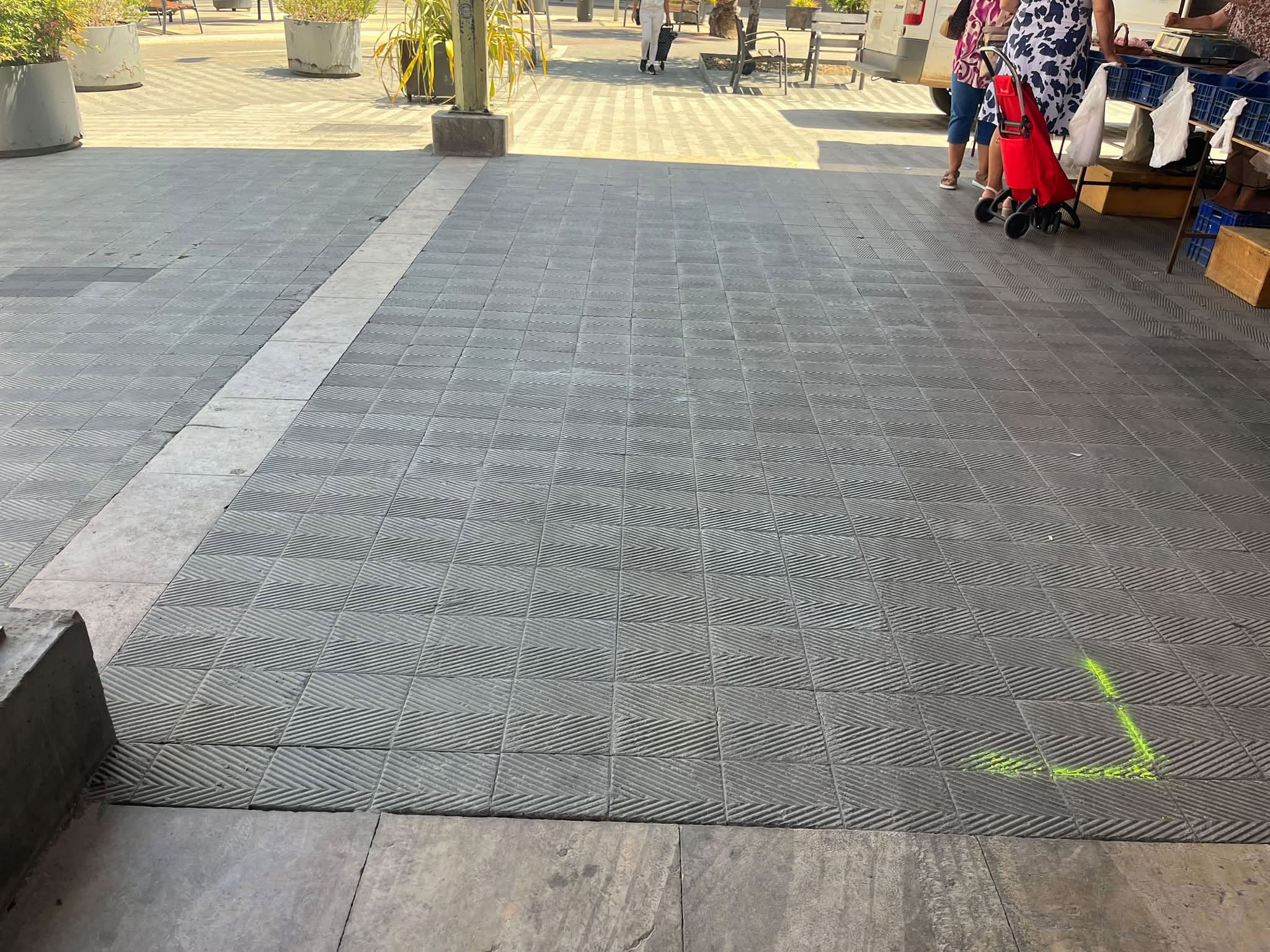 La parada de la Plaça del Gra sancionada per l’Ajuntament però readmesa per un jutge avui no ha obert 